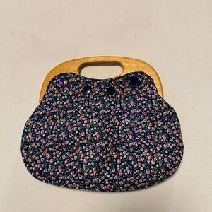 Reversible fabric purse with wood handle